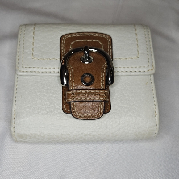 AUTHENTIC COACH SOHO BI-FOLD WHITE BROWN LEATHER BUCKLE FLAP WALLET ORGANIZER - Picture 1 of 5